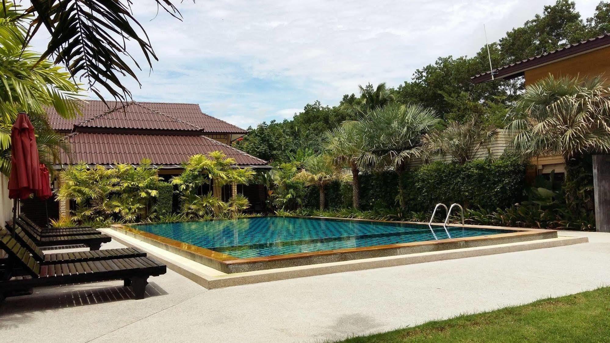 Palm Sweet Resort Chumphon Exterior photo